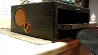 78 RPM PHONOGRAPH PHILCO CLOSE amp PLAY PORTABLE [upl. by Frohne]