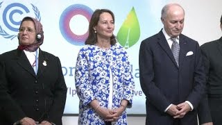 COP21 derniers jours pour finaliser laccord sur le climat [upl. by Hendrick573]