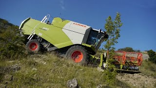 MOISSON DE L’EXTRÊME dans les hautesalpes a 1250 m daltitude CLAAS TUCANO 340 four wheel drive [upl. by Hpotsirhc]