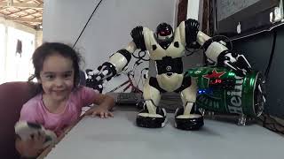 HELENA E SEU ROBÔ RETRÔ WOWWEE ROBOSAPIEN 2004 robot [upl. by Jesus34]