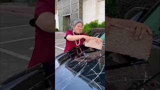 Old women scarh his car facts amazingfacts [upl. by Yrelbmik]