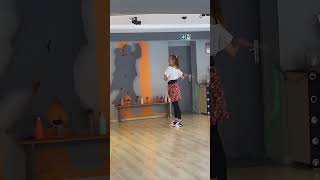 Tuto pour apprendre le huit avec un ruban  Cours de danse pour enfants [upl. by Noella497]