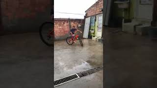 LA VEM 2L bike explore graudebike grauevida automobile stunt shorts shortvideo shots [upl. by Ardnekal]