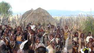 Ethiopie  danse 2 vallée de lOmo [upl. by Ahtnicaj]