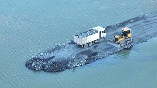 Good work Dozers SHANTUI Push Sand Rock In lake With Truck Dump 25T Delivery [upl. by Bergmans]