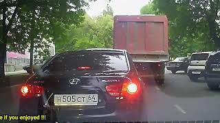 DIVERSÃO Dirigindo na Rússia  ou pelo menos tentando  Motoristas loucos e engraçados parte 1 [upl. by Htesil903]