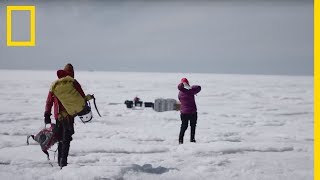 Ces scientifiques vivent dans des conditions glaciaires extrêmes [upl. by Ynattib]