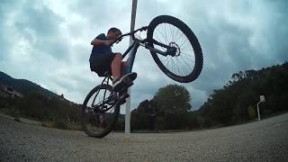 VTT Compilation StuntWheelingCabre autour dun poteauStopit  loloFyrro [upl. by Yarvis]