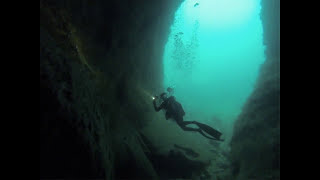 Plonger du Bord N°3857 quotLa grotte de Callelonguequot Marseille [upl. by Ntsyrk]