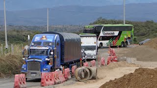 Videos de Tractomulas y Buses Colombianos [upl. by Nazay380]