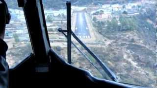 Landing in Lukla  Tenzing Hillary Airport Nepal Landung auf den gefährlichsten Flughafen der Welt [upl. by Stead]