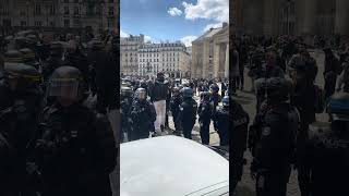 Paris Sorbonne 25 avril 2024 les jeune sont nasser pour laisser place à Macron… manifestation [upl. by Gyasi863]