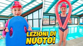 GIORGIA FA LEZIONI DI NUOTO PER LA PRIMA VOLTA [upl. by Bethanne]