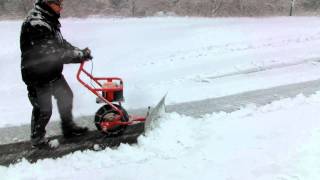 ELEKTRO AKKU Schneeräumer SCHNEEFUCHS SCHNEESCHIEBER mit irrer Schubkraft [upl. by Tanitansy422]