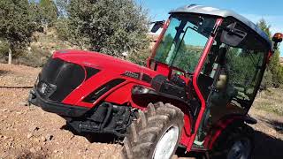 FANDOS Agricultura entrega tractor reversible ANTONIO CARRARO en la Sierra de Gudar Javalambre [upl. by Ahsat]