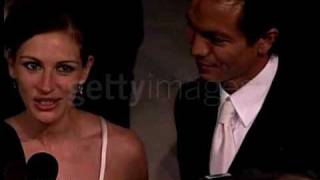 Julia Roberts amp Benjamin Bratt  Oscars Vanity Fair Afterparty  2001 [upl. by Rinum]