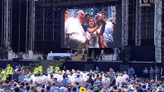 La telefonata di Papa Francesco ai 30mila scout radunati per la Messa a San Rossore [upl. by Starling]