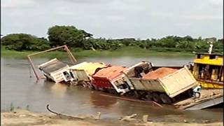 4 VOLQUETAS SE FUERON A LAS AGUAS DEL RÍO MAGDALENA AL INTENTAR CRUZAR EN UN PLANCHÓN [upl. by Aryan]