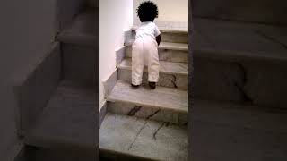 3ተኛ funnyvideo ፎቅ ድረስ አባቱን ይዞ መጣ 9month baby came with father and nany [upl. by Rimma856]