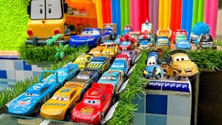 Clean up muddy minicars amp disney car convoys Play in the garden [upl. by Adnohral762]