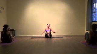 Clase de Ashtanga con Almendra de yogaenlineacom [upl. by Louanna]