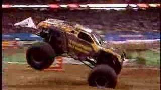 Monster Jam  Houston 2008  Maximum Destruction vs Grave Diggger Monster Truck [upl. by Nnayhs]