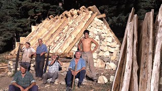 CABAÑA O CHOZO DE PASTORES Construcción 100 artesanal con troncos de madera y piedras  Documental [upl. by Akcimehs]