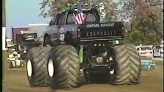 Skoal Bandit Monster Truck Burnout Macon Mo 1993 [upl. by Hadrian]