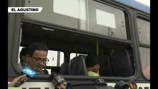 Protestantes tiran piedras a buses con pasajeros que salieron a trabajar [upl. by Eadith525]