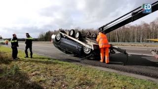 Aanhanger met daarop auto over de kop op A67 bij Belgische grens [upl. by Kast962]