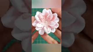 Como modelar Flor de Papel para topo de bolo ou lembrancinha  muito Fácil shorts [upl. by Laspisa]