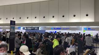 羽田空港の事故で那覇空港にも影響 利用客が長蛇の列 [upl. by Suirtemid]