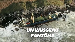 Avec la tempête Dennis ce bateau qui dérivait depuis plus d’un an s’est échoué [upl. by Aneehsat746]