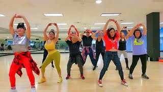 La Duena del Swing  ZUMBA  Merengue  Los Hermanos Rosario  DanceWithVvKk [upl. by Fortuna]