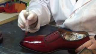 Comment patiner des chaussures en cuir  Etape teinture [upl. by Hyps]