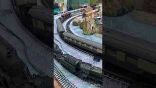 Model Railway Gala  No 5530 ‘Sir Frank Ree’  21124 shorts train [upl. by Oicnevuj]