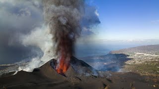 Segunda erupción en La Palma con más fuerza y nuevas coladas de lava tras un parón de 30 horas [upl. by Augusta]