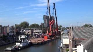 Bouwkranen vallen op huizen Alphen aan den Rijn [upl. by Niwdla]