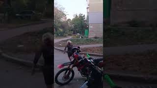 Я в шоке enduro automobile дпс мопед crash питбайк motovlog покатушки стант smartphone [upl. by Freyah]