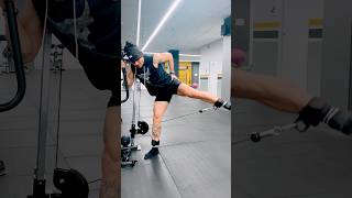 Patada de glúteo lateral🍑 gluteos polea entrenadorpersonal piernasdeacero gym [upl. by Roinuj145]