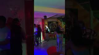 Bailando en una discoteca en Bucaramanga Colombia 🇨🇴 [upl. by Ellezaj]