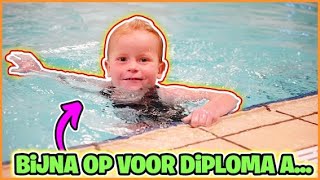 HET GiNG NiET GOED OP ZWEMLES VAN LUXY DUS MAAKTEN WE DiT BESLUiT 💦  Bellinga Vlog 3071 [upl. by Aylat]