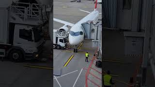 Aircraft jet bridge closing [upl. by Auginahs]