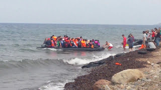 Arrival of Syrian refugees  Aankomst van Syrische vluchtelingen Eftalou Lesbos 22 sept 2015 [upl. by Oby]