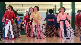 Javanese Traditional Dance Yogyakarta Palace Indonesia [upl. by Ani]