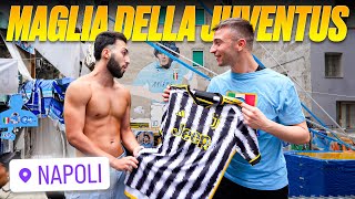 Tifosi del NAPOLI indossano la maglia della Juventus FINITO MALE [upl. by Ahse963]