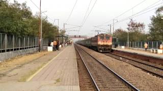 12391 Rajgir  New Delhi Shramjeevi Express powered by Ghaziabad WAP4 4K [upl. by Jacinta]