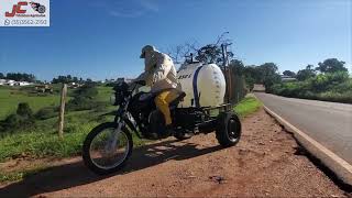 triciclo agrícola da jc com pulverizador pecuario direcionado a pastagens [upl. by Amias]