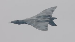 XH558 Vulcan Bomber almost Barrel rolled and howls during validation flight at Farnborough airshow [upl. by Arreic]