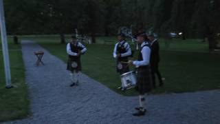 HISINGEN amp DISTRICT PIPE BAND spelar för Mariella och Olof på deras bröllop på Gustafsberg [upl. by Harilda12]